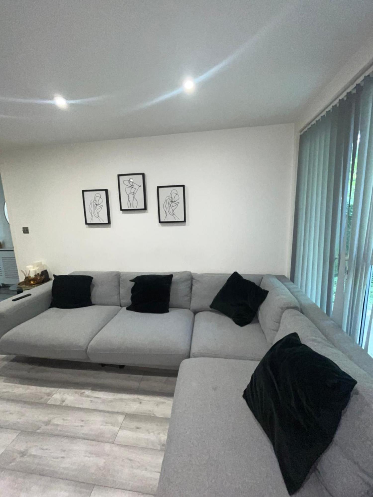 Luxury 1 Bedroom Apartment Bromley Елтъм Екстериор снимка